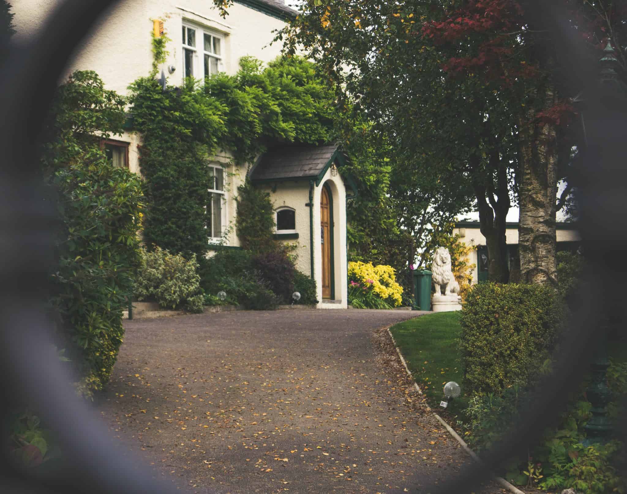 UK Banks That Offer Islamic Mortgages / Halal Mortgages Featured Image