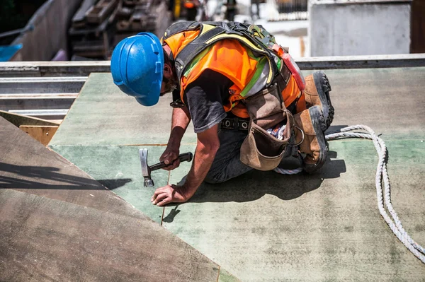 Image for 8 Tips to Negotiate With a Builder and Save Thousands